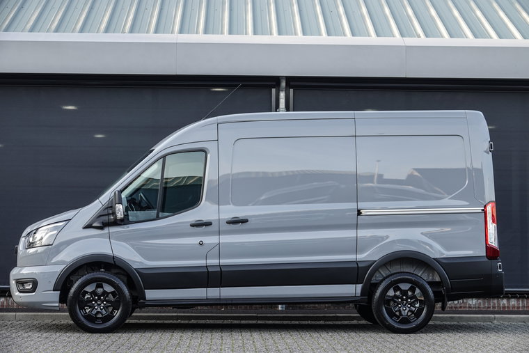 Vehicle Image 4