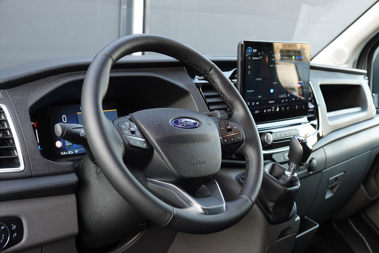 Vehicle Image 25