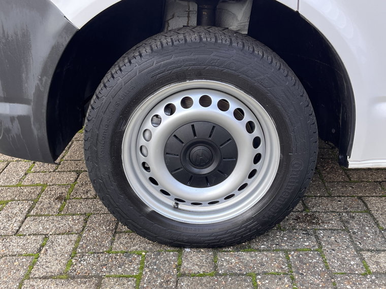 Vehicle Image 28