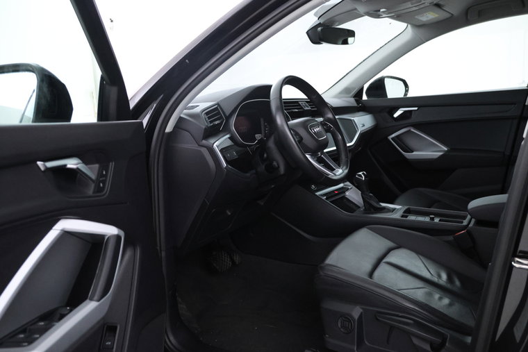 Vehicle Image 11