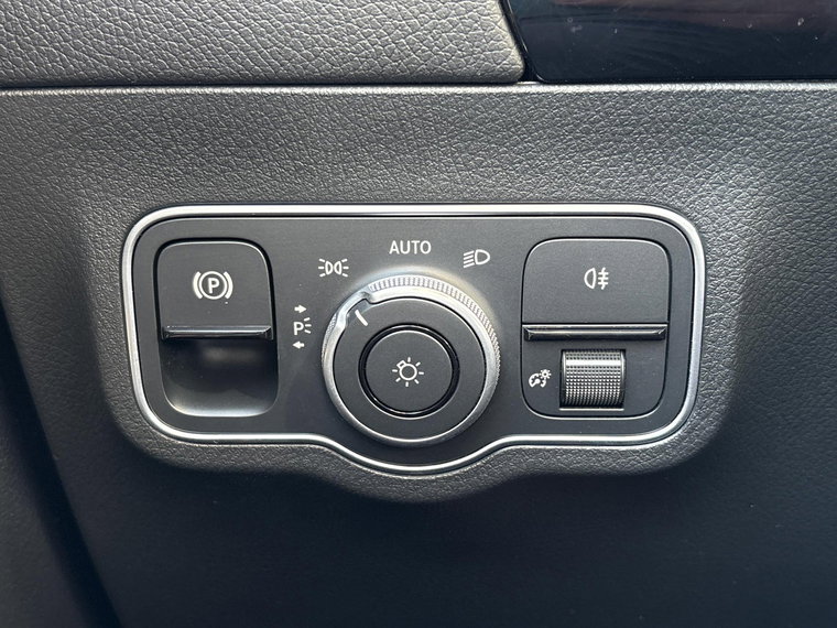 Vehicle Image 29