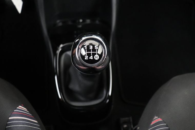 Vehicle Image 25