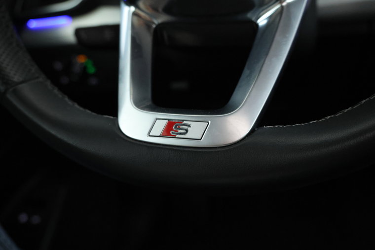 Vehicle Image 32