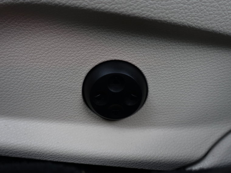 Vehicle Image 26