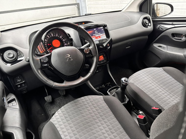 Vehicle Image 12