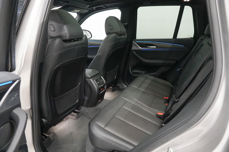 Vehicle Image 32
