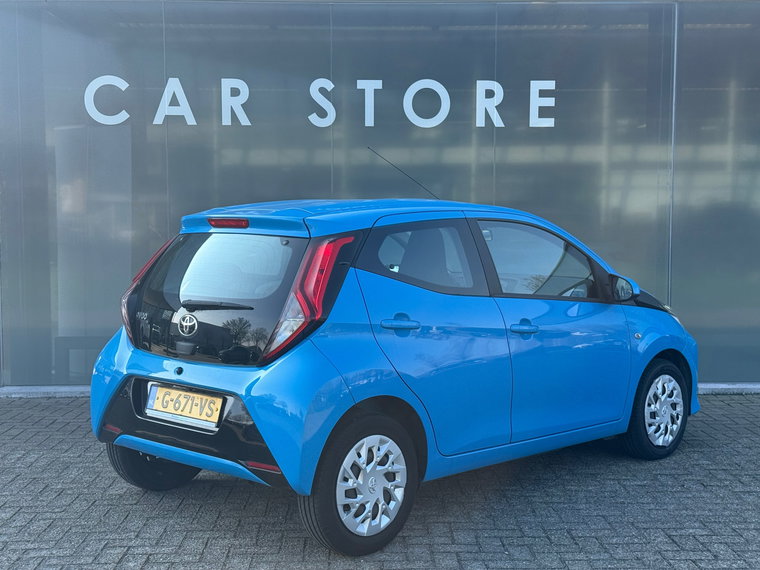 Vehicle Image 6