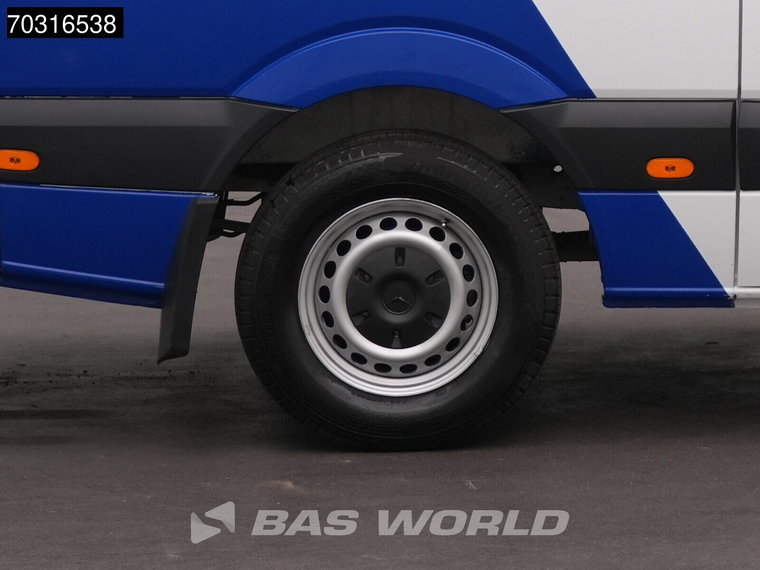Vehicle Image 38