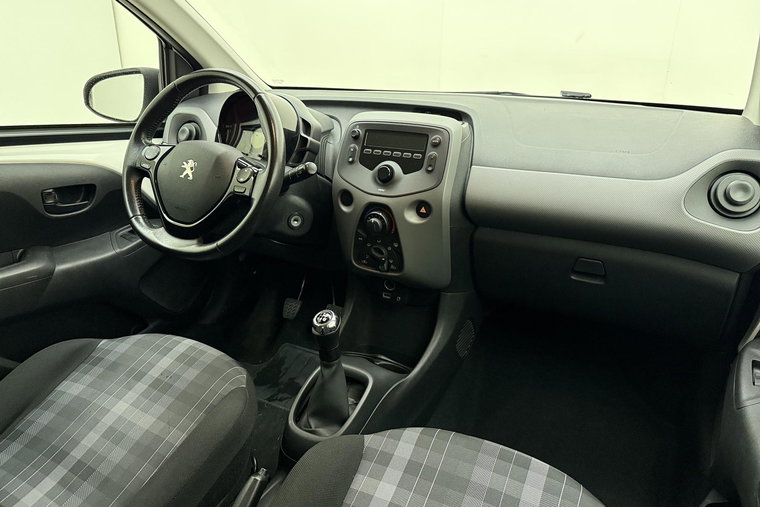 Vehicle Image 13