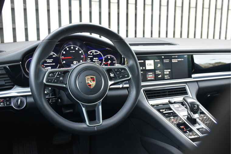 Vehicle Image 25