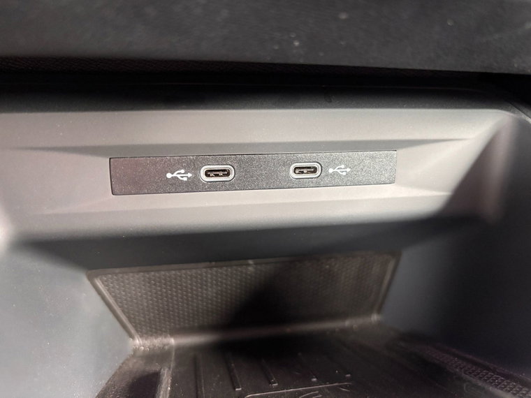 Vehicle Image 24
