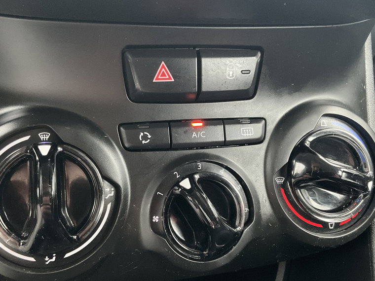 Vehicle Image 26