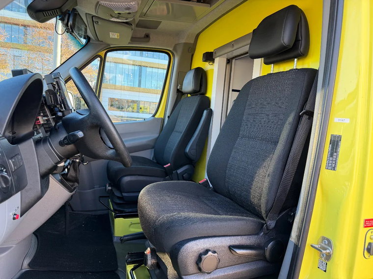 Vehicle Image 32