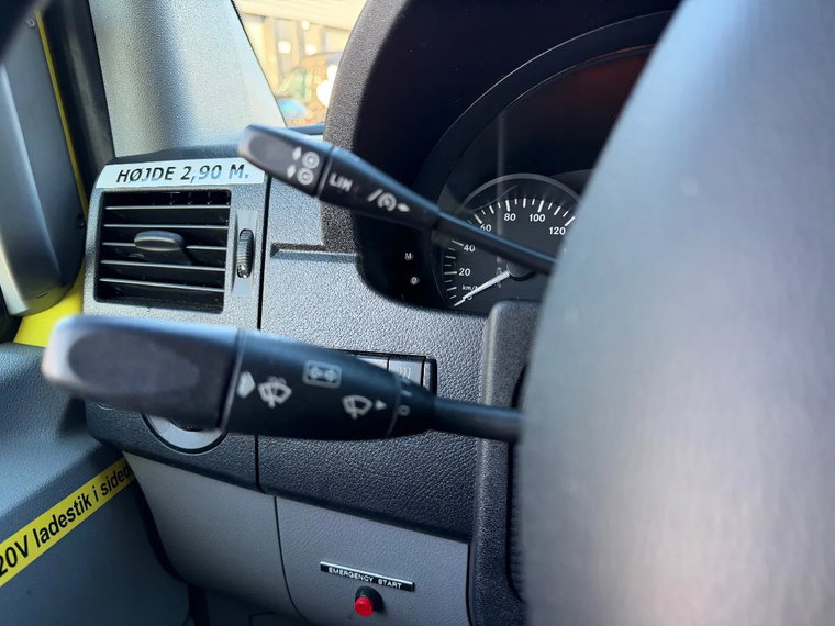 Vehicle Image 37