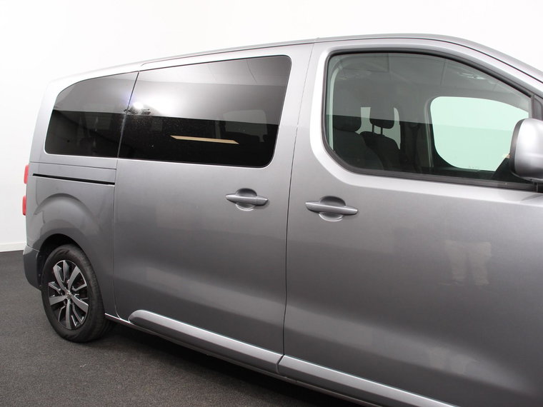 Vehicle Image 32