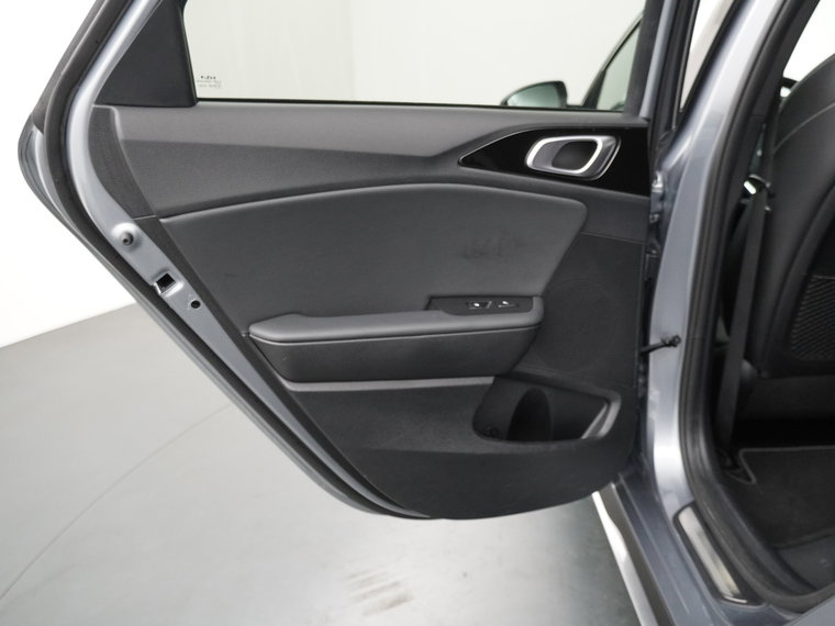 Vehicle Image 37