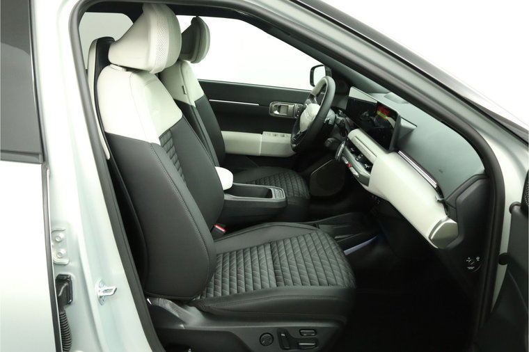 Vehicle Image 35