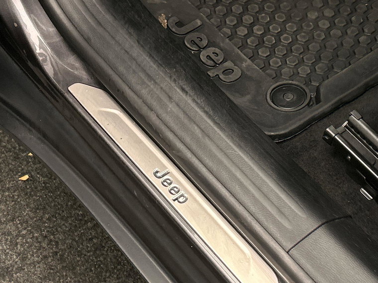Vehicle Image 28