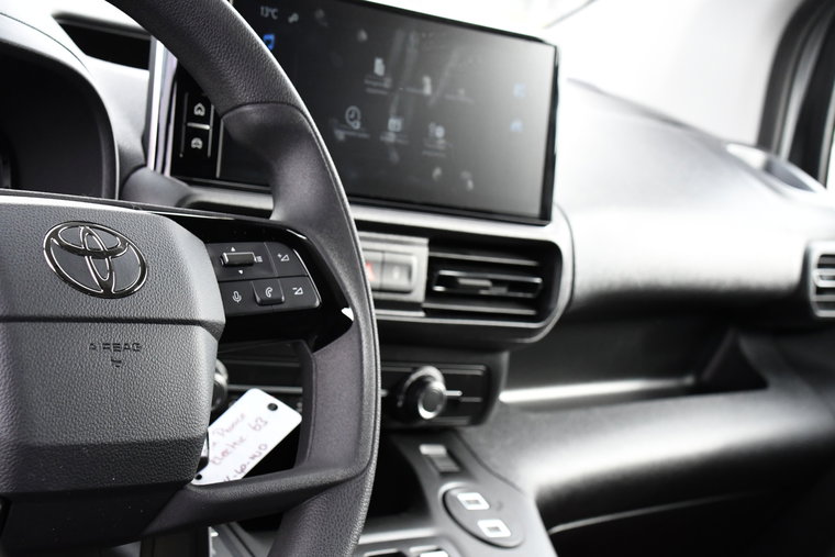 Vehicle Image 16