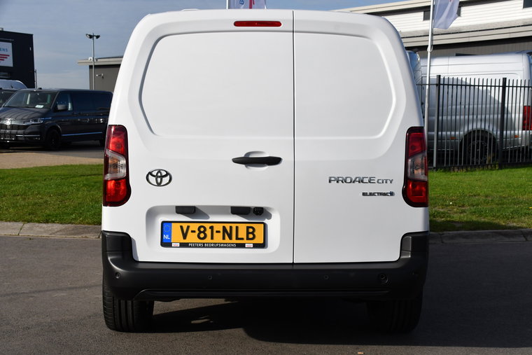Vehicle Image 32