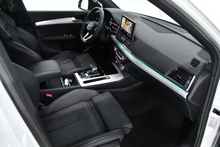 Vehicle Image 8