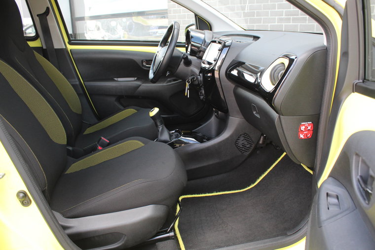 Vehicle Image 9