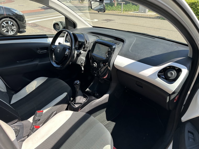 Vehicle Image 24