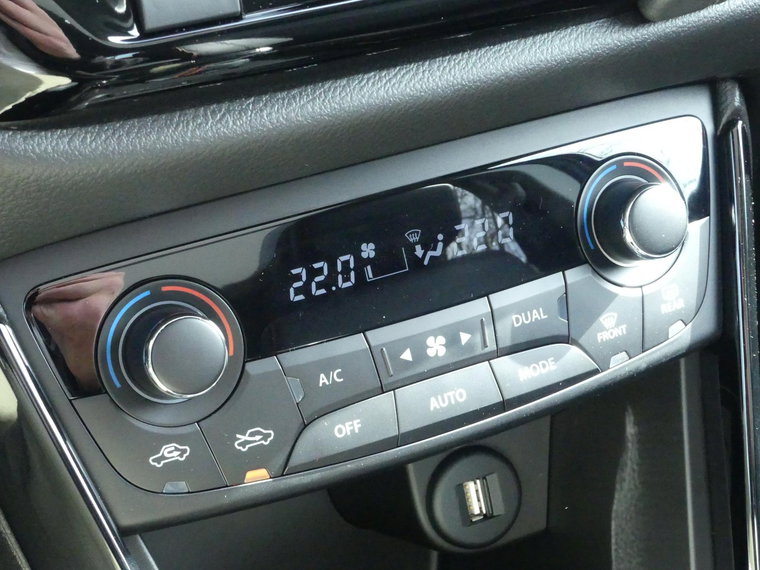 Vehicle Image 25