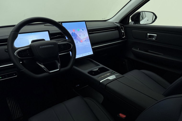 Vehicle Image 16