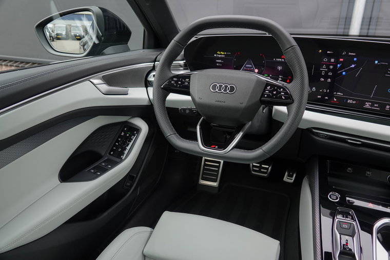 Vehicle Image 25