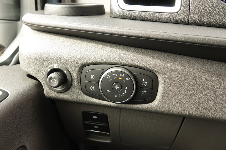 Vehicle Image 25
