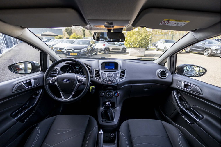 Vehicle Image 15