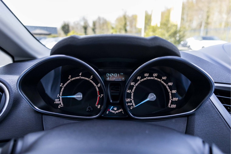 Vehicle Image 25