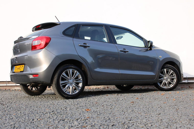Vehicle Image 9