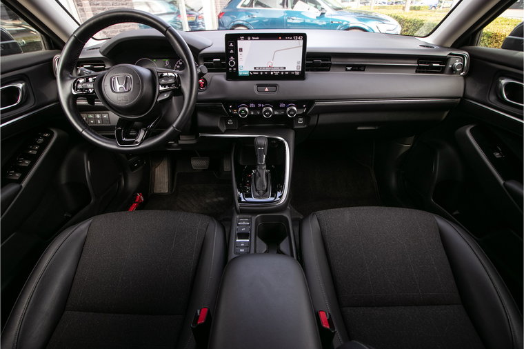Vehicle Image 16