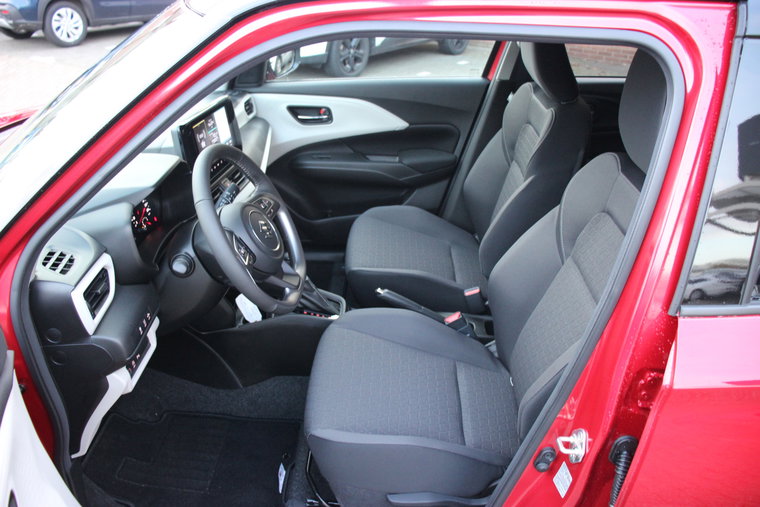 Vehicle Image 8
