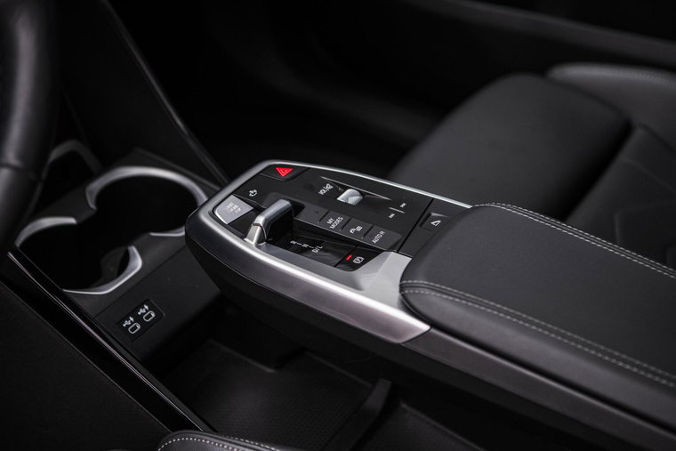Vehicle Image 32