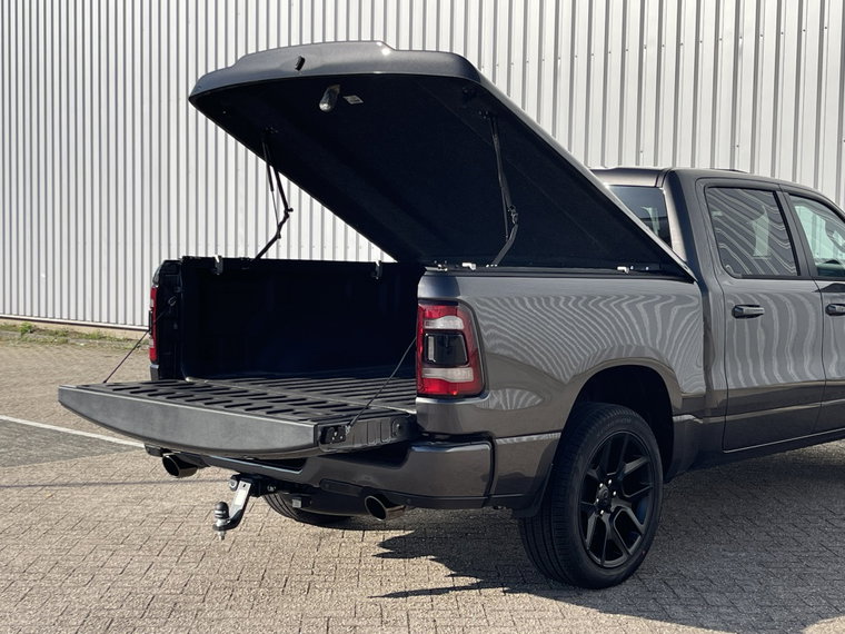 Vehicle Image 16