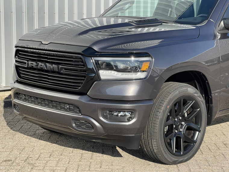 Vehicle Image 8