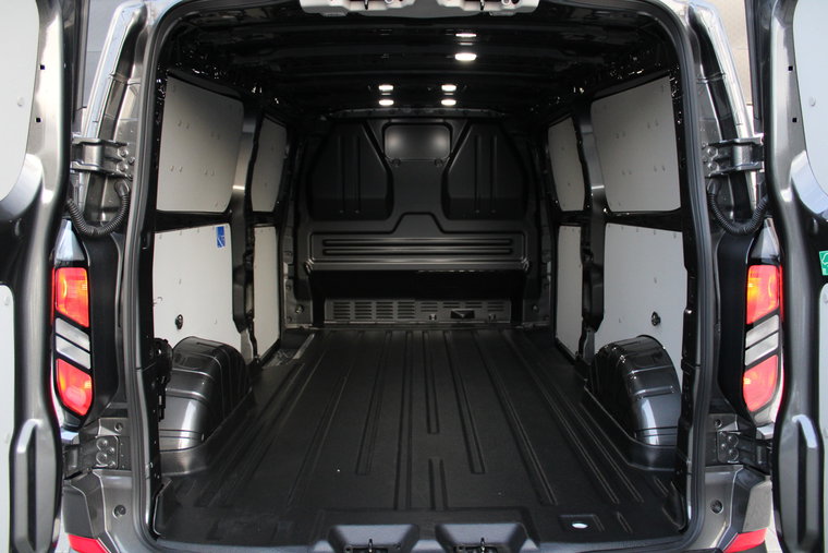 Vehicle Image 12