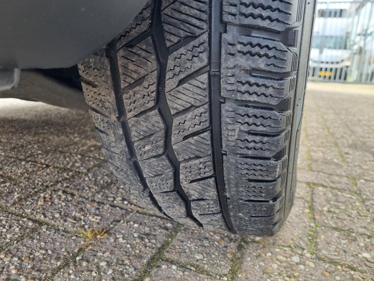 Vehicle Image 36