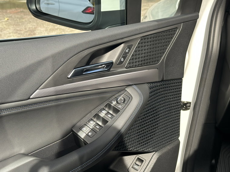 Vehicle Image 40