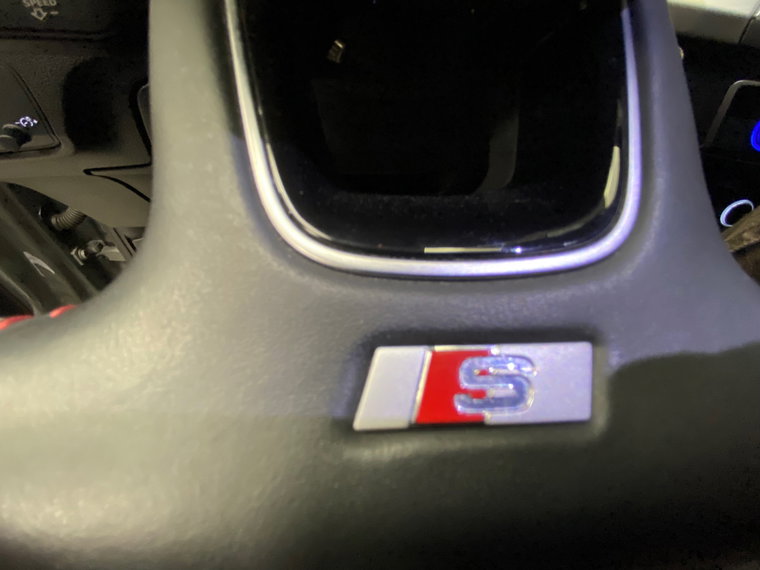 Vehicle Image 25