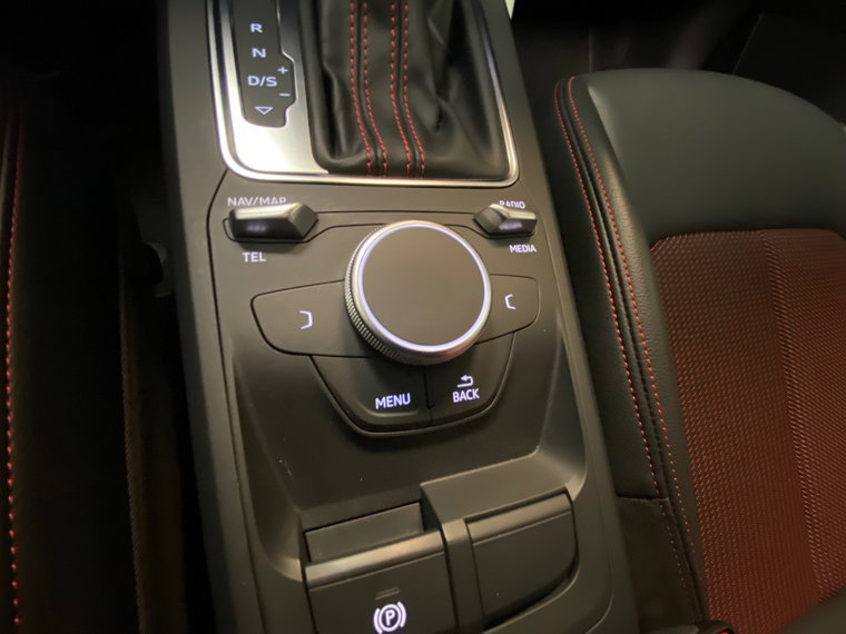 Vehicle Image 30