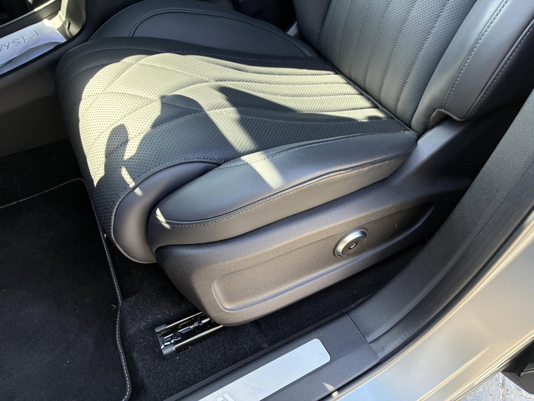 Vehicle Image 26