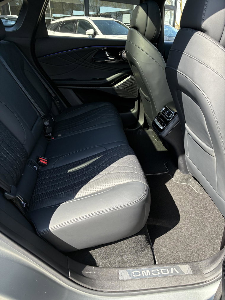 Vehicle Image 36