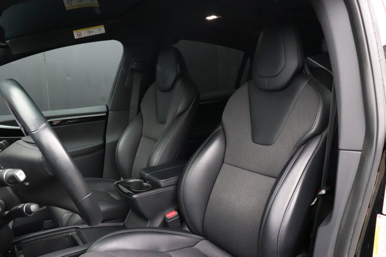 Vehicle Image 16