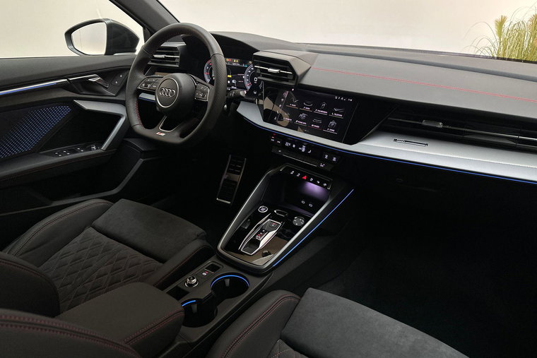 Vehicle Image 14