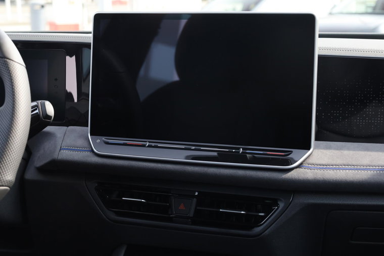 Vehicle Image 35