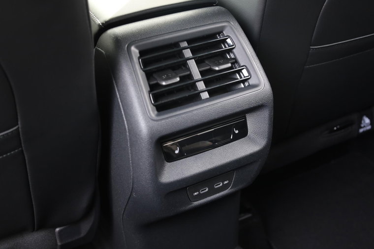 Vehicle Image 40